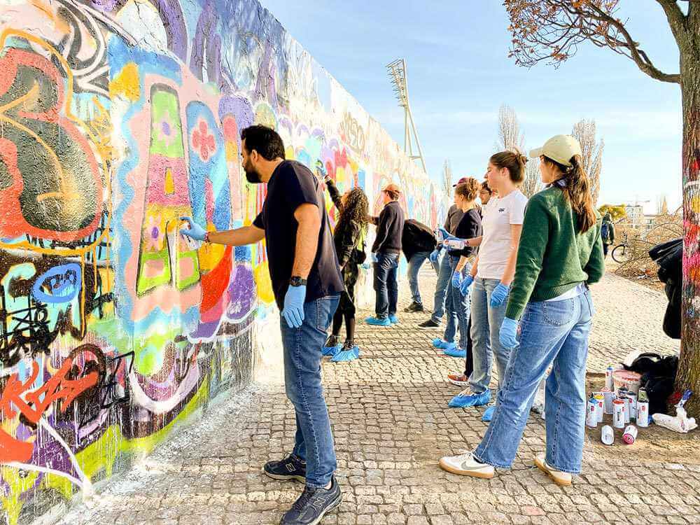 The Berlin Wall and Street Art Workshop in Berlin