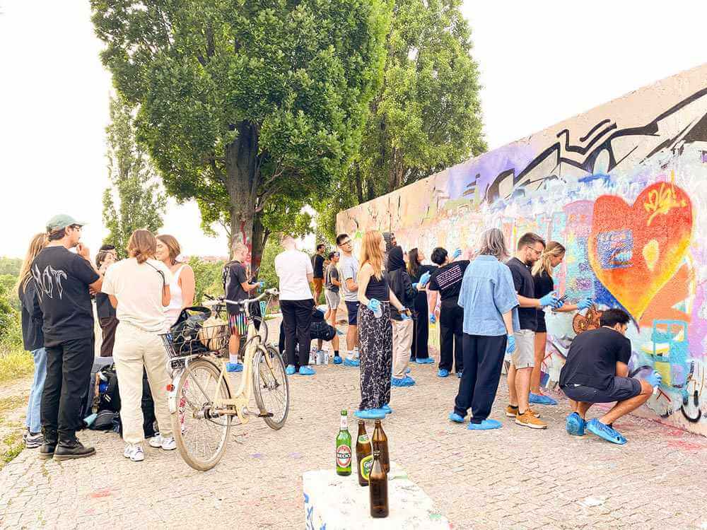 Beste Teambuilding Idee Berlin: Warum Graffiti das ultimative Firmenevent ist