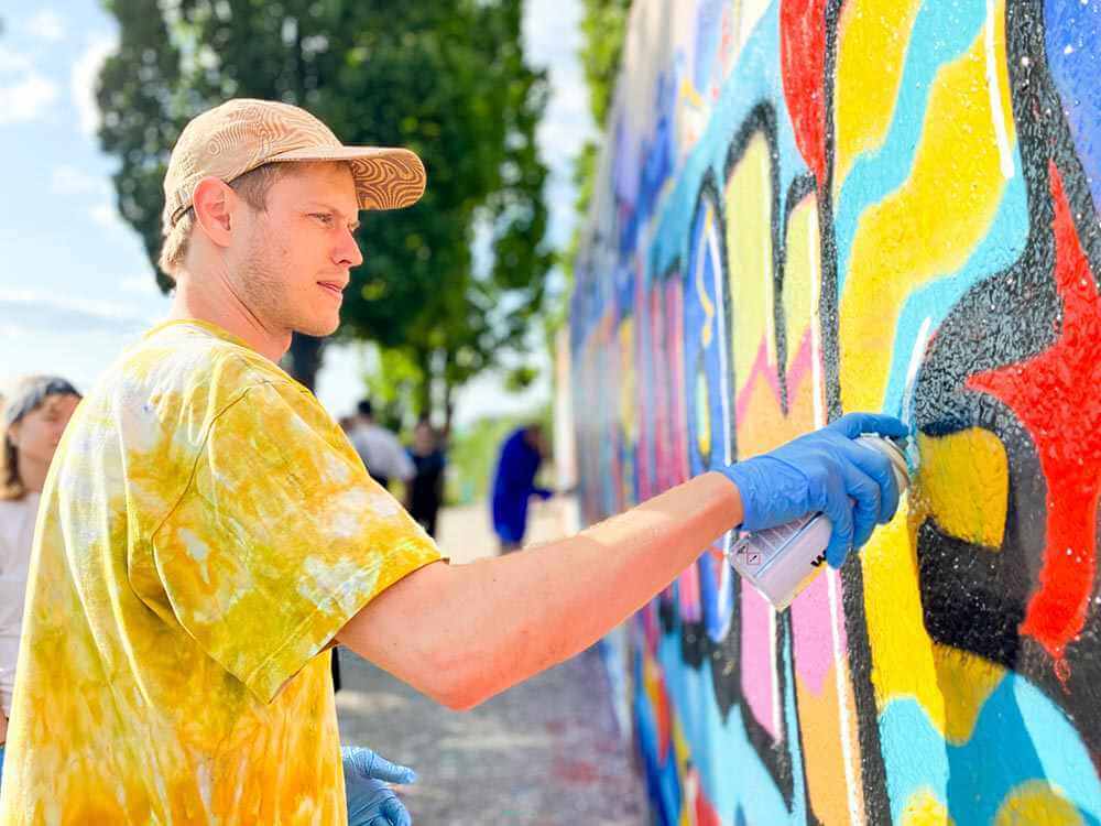 The Impact of Graffiti on Urban Spaces: Discovering Authentic urban culture experiences Berlin