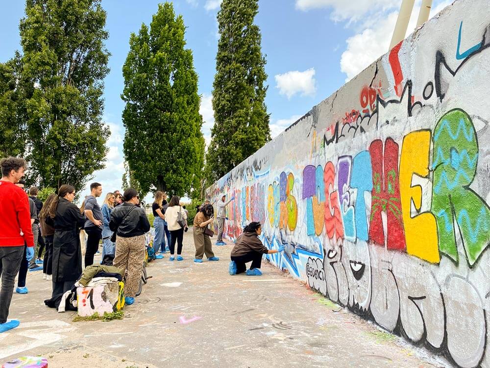 Der historische Mauerpark in Berlin als exklusiver Ort für Firmenevents und kreative Workshops.